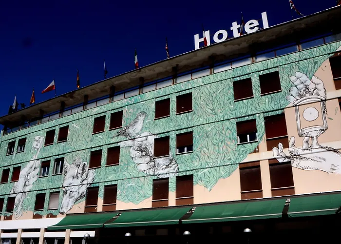 Lh Hotel Arca Street Art